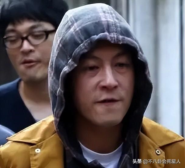 斗鸡眼、蒜头鼻、大扁嘴，这些明星看似神颜，实际五官缺陷好明显 第25张