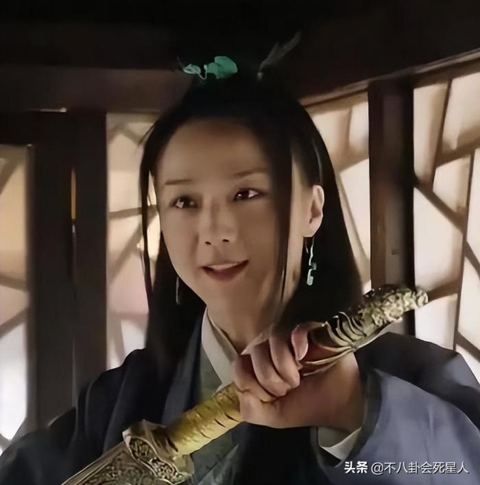 斗鸡眼、蒜头鼻、大扁嘴，这些明星看似神颜，实际五官缺陷好明显 第65张