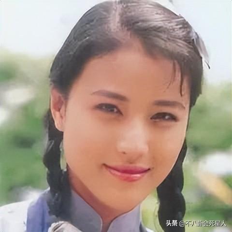 斗鸡眼、蒜头鼻、大扁嘴，这些明星看似神颜，实际五官缺陷好明显 第75张