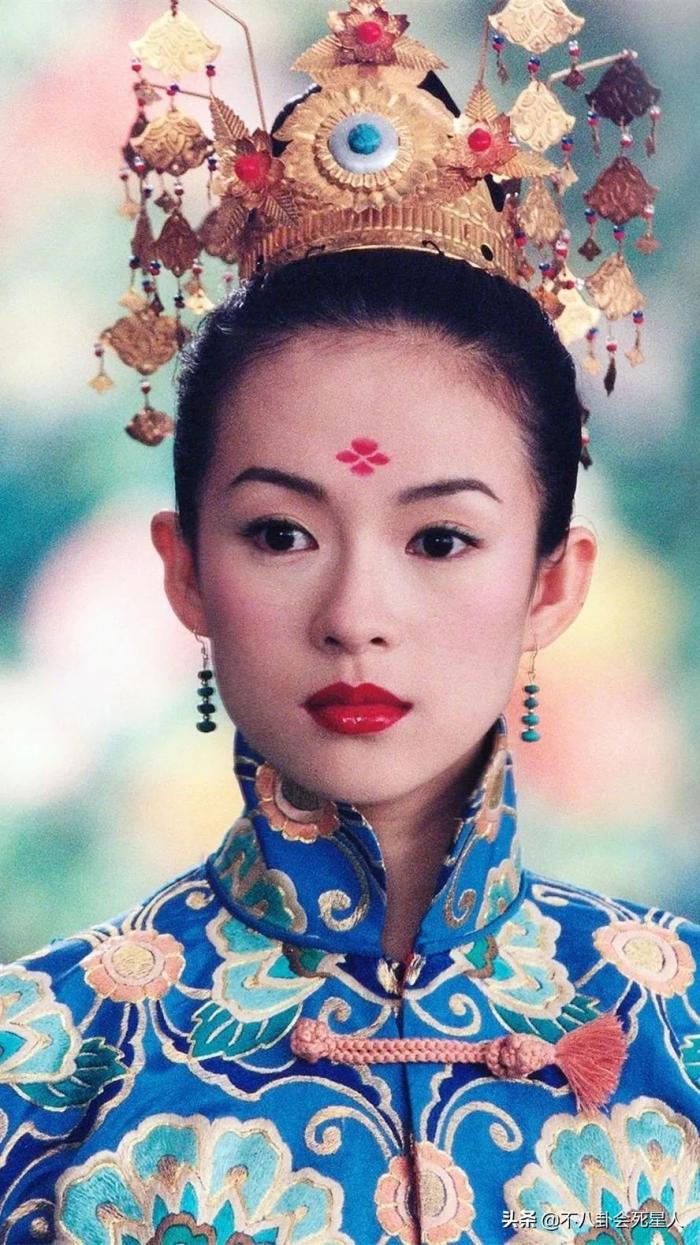 斗鸡眼、蒜头鼻、大扁嘴，这些明星看似神颜，实际五官缺陷好明显 第87张