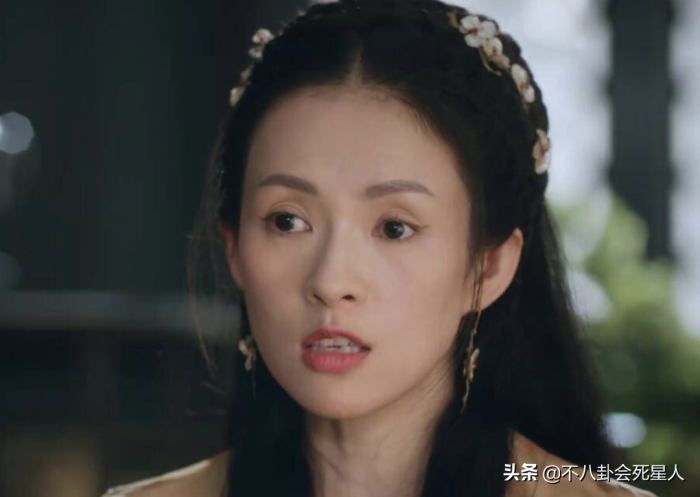 斗鸡眼、蒜头鼻、大扁嘴，这些明星看似神颜，实际五官缺陷好明显 第93张