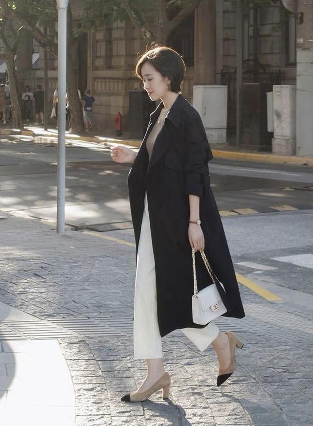 既然不再年轻，那就穿得优雅，三种大衣搭配法，时尚保暖两不误 第9张