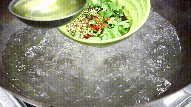 周末包个饺子，茴香饺子从擀皮打馅到成团，配方有点不一样 第21张