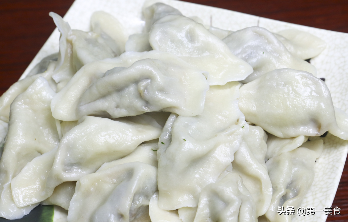 周末包个饺子，茴香饺子从擀皮打馅到成团，配方有点不一样 第23张