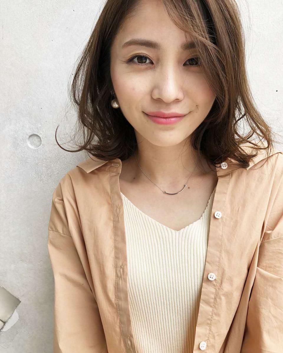 选对发型不显老，给中年女性做发型三个建议：棕色、柔卷、低层次 第1张