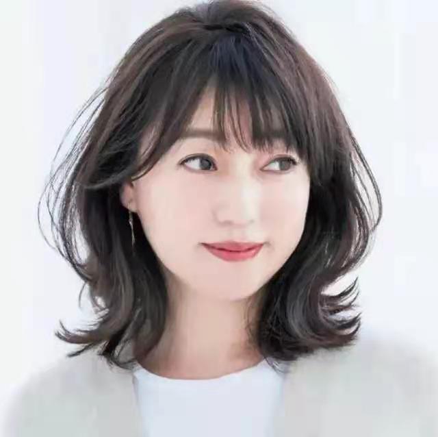 选对发型不显老，给中年女性做发型三个建议：棕色、柔卷、低层次 第11张