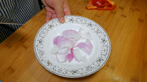 饭店做的千叶豆腐为啥好吃？原来大厨喜欢这样做，外焦里嫩超下饭 第13张