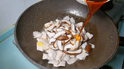 香菇炒肉的家常做法，每次做这道菜总担心米饭不够吃，太下饭了 第17张