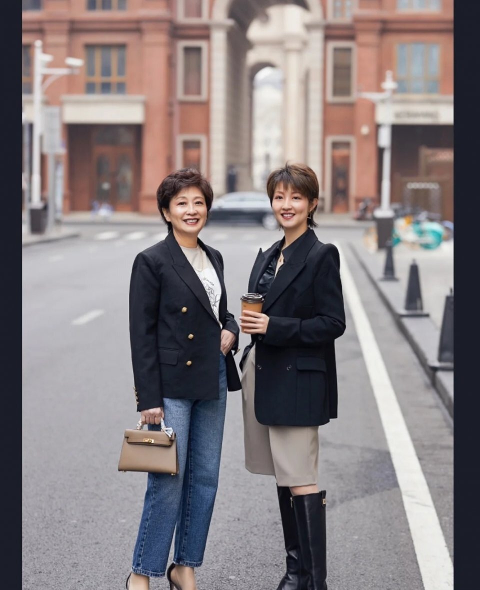 跟着60岁的退休教授学穿衣，简单实用又优雅，建议老年人收藏 第15张