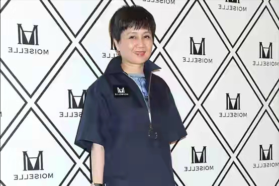 赌王四姨太梁安琪的发型告诉我们，圆脸适合短发，减龄又显脸小 第1张