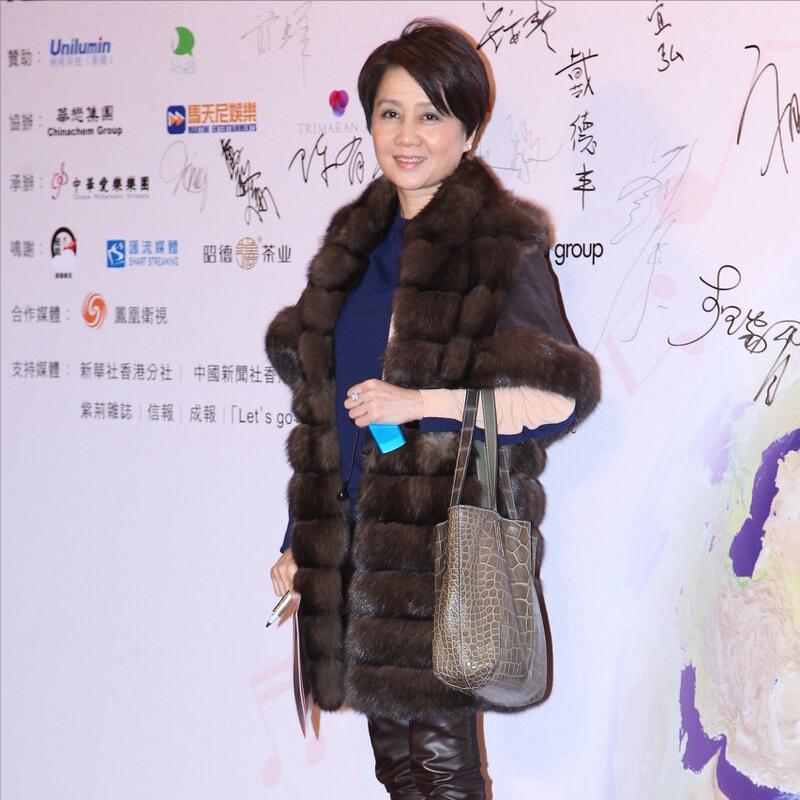 赌王四姨太梁安琪的发型告诉我们，圆脸适合短发，减龄又显脸小 第7张
