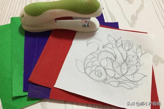 窗花怎么剪简单又漂亮（新年窗花剪纸步骤） 第3张