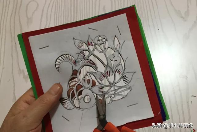 窗花怎么剪简单又漂亮（新年窗花剪纸步骤） 第5张