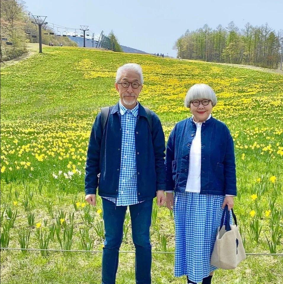 头发全白身材矮胖又如何，照样凭借穿搭圈粉无数，时尚与年龄无关 第15张