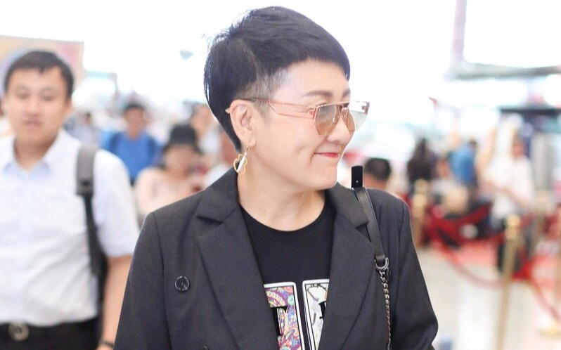 张凯丽的“不等式短发”告诉我们，留对发型太重要，不装嫩显年轻 第7张