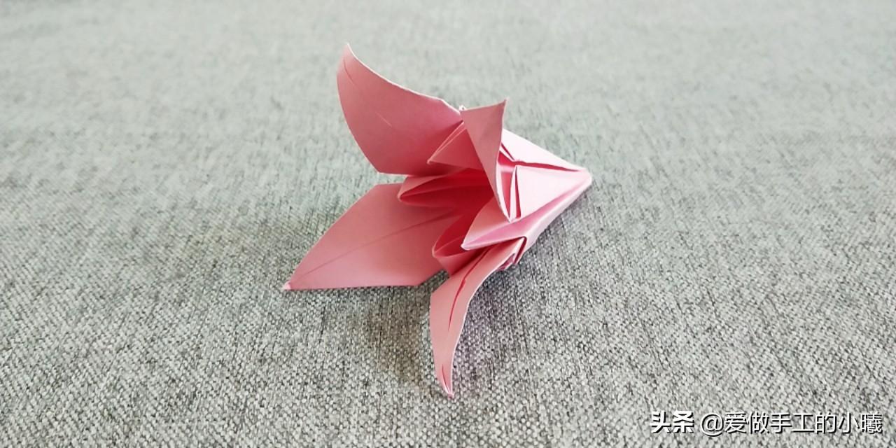 唯美百合花折纸教程，制作很简单，装饰超漂亮 第3张