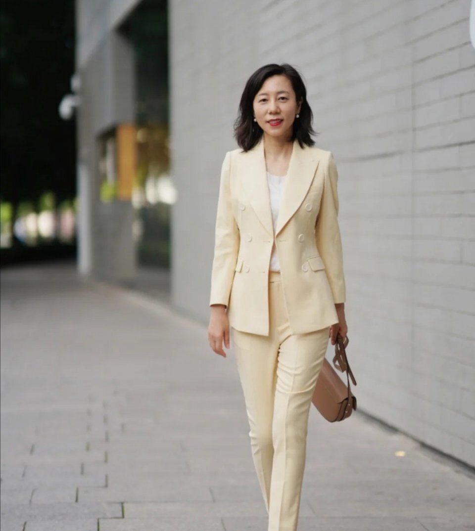 五十岁颜值普通的女人，学学这位博主的穿搭，不掉档次又有品位 第5张