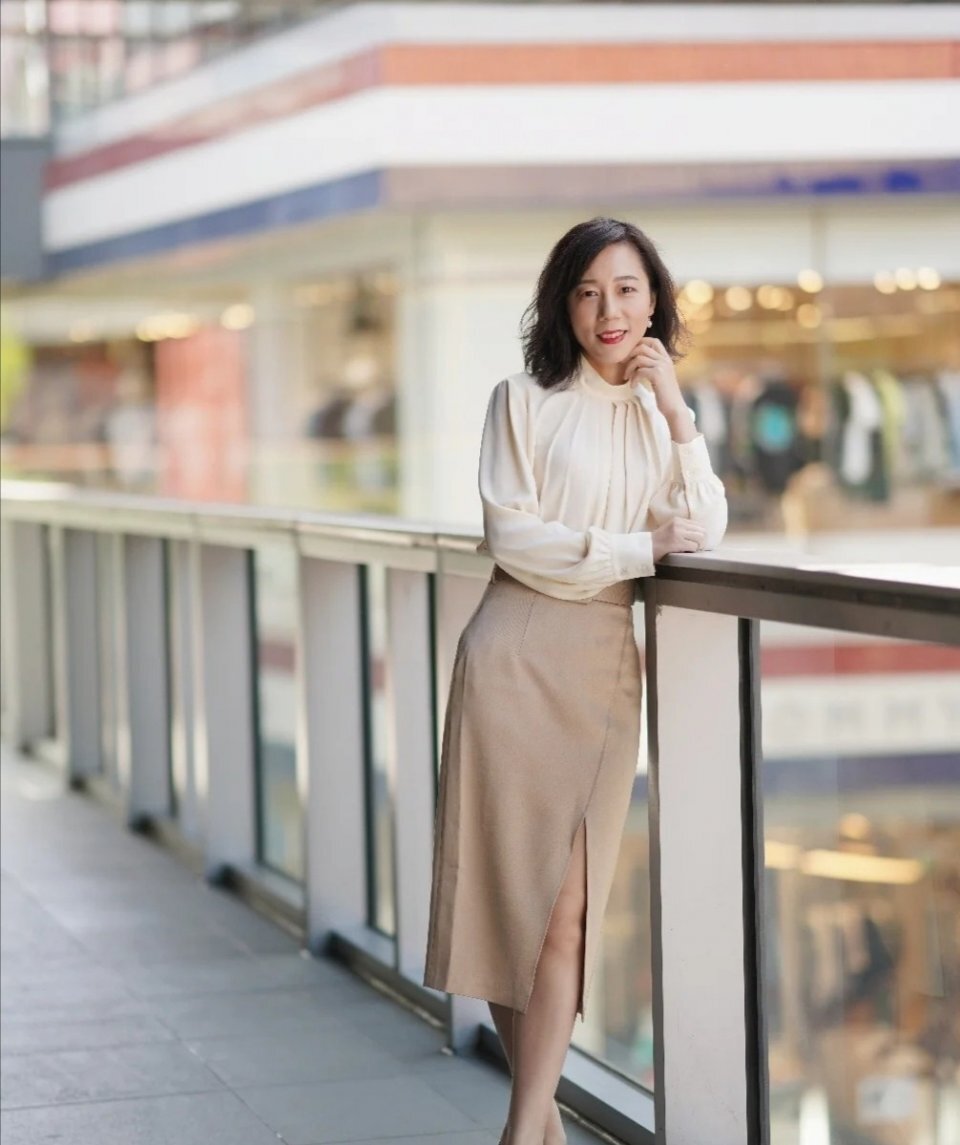 五十岁颜值普通的女人，学学这位博主的穿搭，不掉档次又有品位 第19张