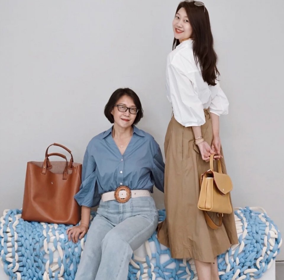 会穿衣的中年女人，用“衬衫+阔腿裤”穿出时尚感，显瘦又有气质 第9张