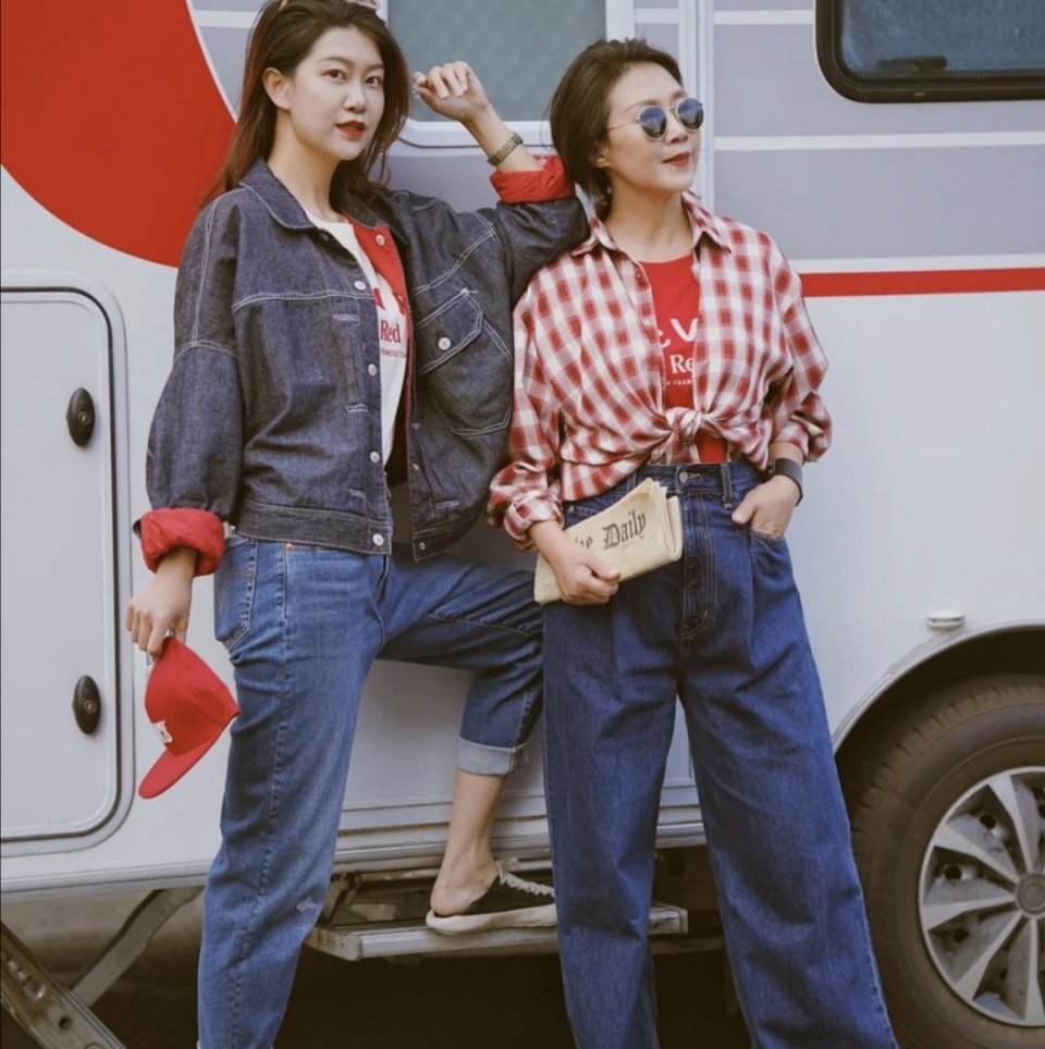 会穿衣的中年女人，用“衬衫+阔腿裤”穿出时尚感，显瘦又有气质 第15张