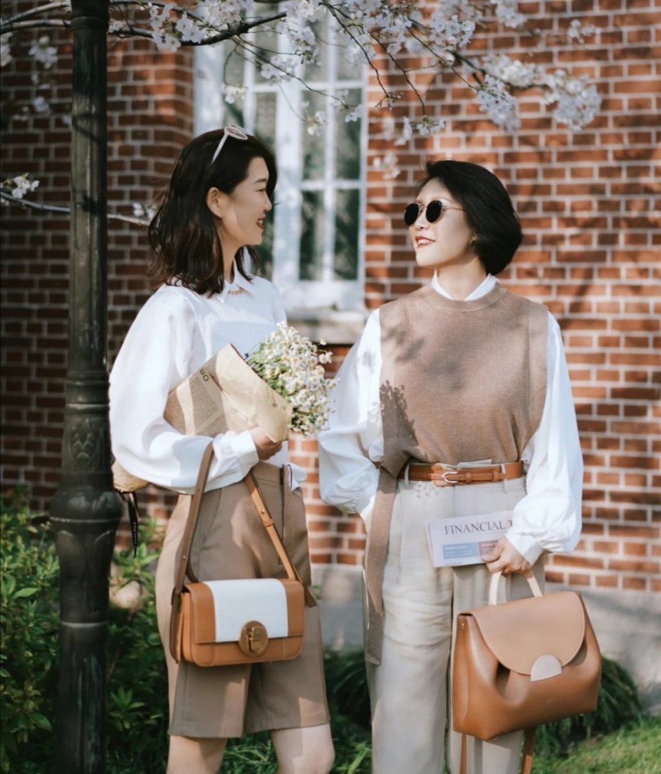 会穿衣的中年女人，用“衬衫+阔腿裤”穿出时尚感，显瘦又有气质 第17张