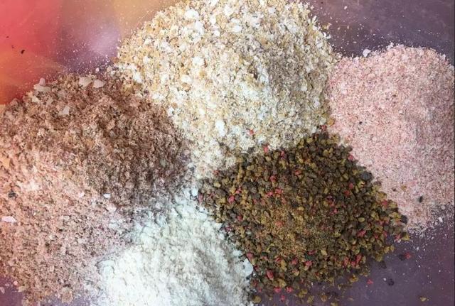 拉饵抽窝钓鲫鱼反被杂鱼烦死？注意一个小细节就可能连杆 第9张