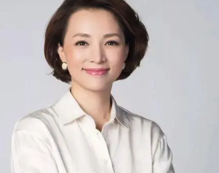 内部员工说出董卿“离开”央视原因，退居幕后，给新人更多机会 第1张