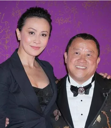 1990年,刘嘉玲被曾志伟喊去打麻将,3小时后衣衫不整回到小区门口 第9张