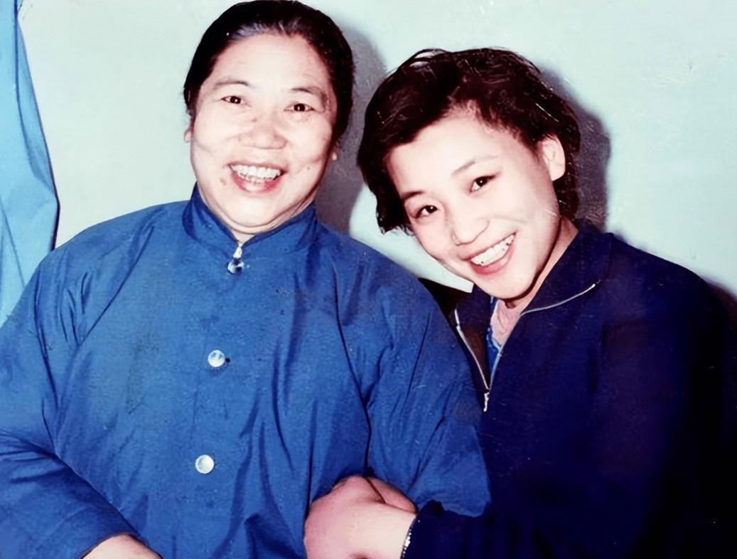 小香玉简历及个人资料（三婚两离，四十岁才当妈） 第1张
