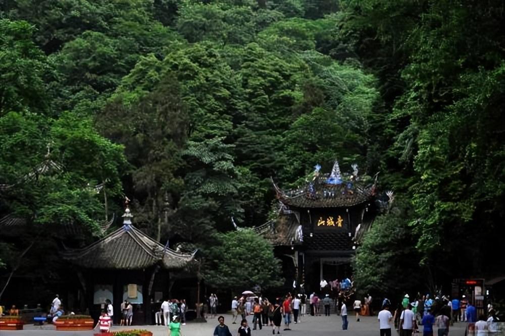 成都周边自驾游去哪里好玩（成都好玩必去的十大景点） 第3张