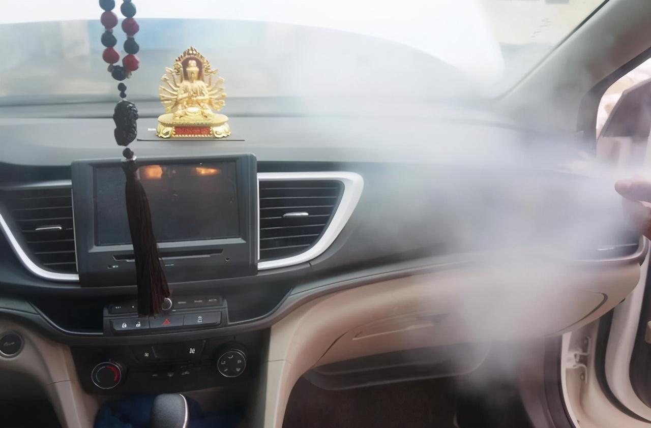 汽车内饰多久清洗一次比较合适？汽车内饰清洗要多久 第1张