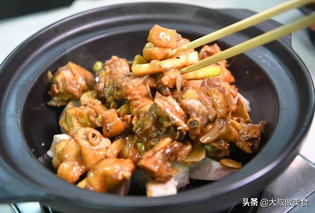 教你沙姜鸡的2种做法，肉质嫩滑，鲜香可口，在家轻松搞定 第9张