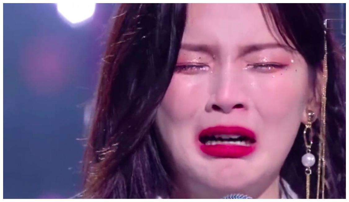 哭出来的顶流：“废物女神”杨超越的爆红之路 第11张