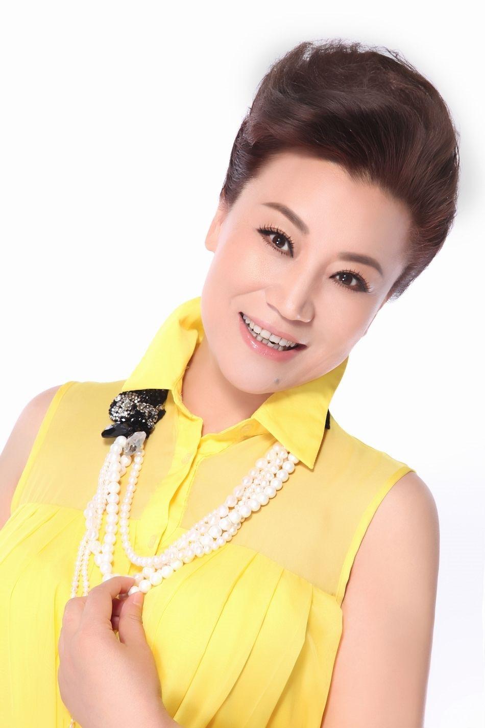 小香玉简历及个人资料（三婚两离，四十岁才当妈） 第11张