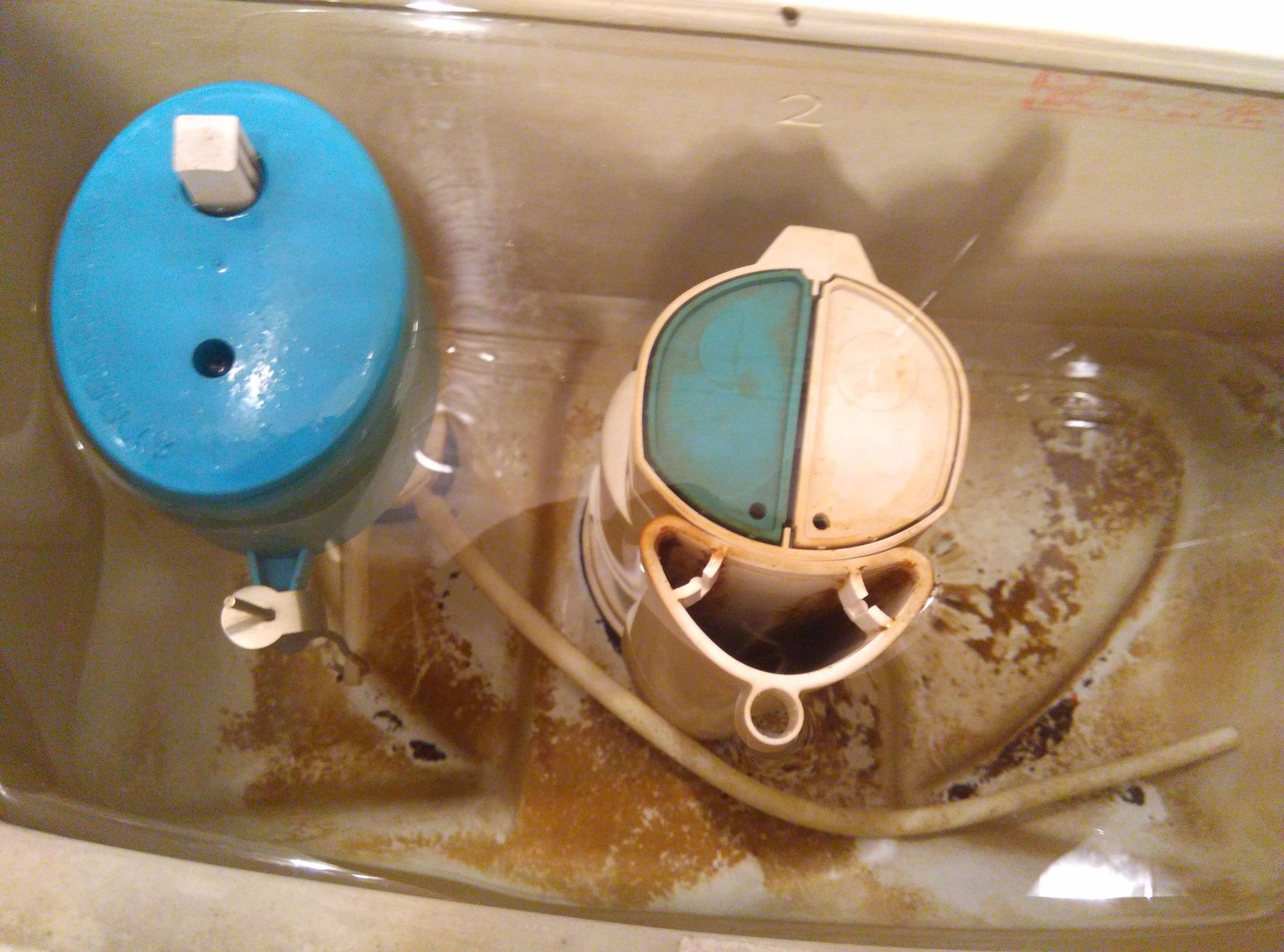 马桶水箱不存水一直流水？有这3个原因，自己动手就可以解决 第11张