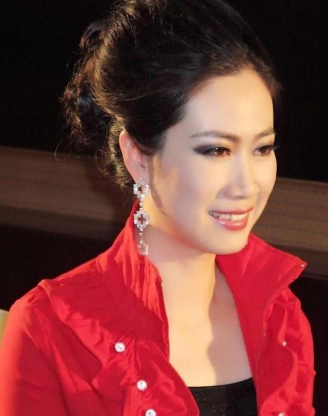 芙蓉姐姐怎么火的？从扮丑博出位，成亿万富婆 第53张