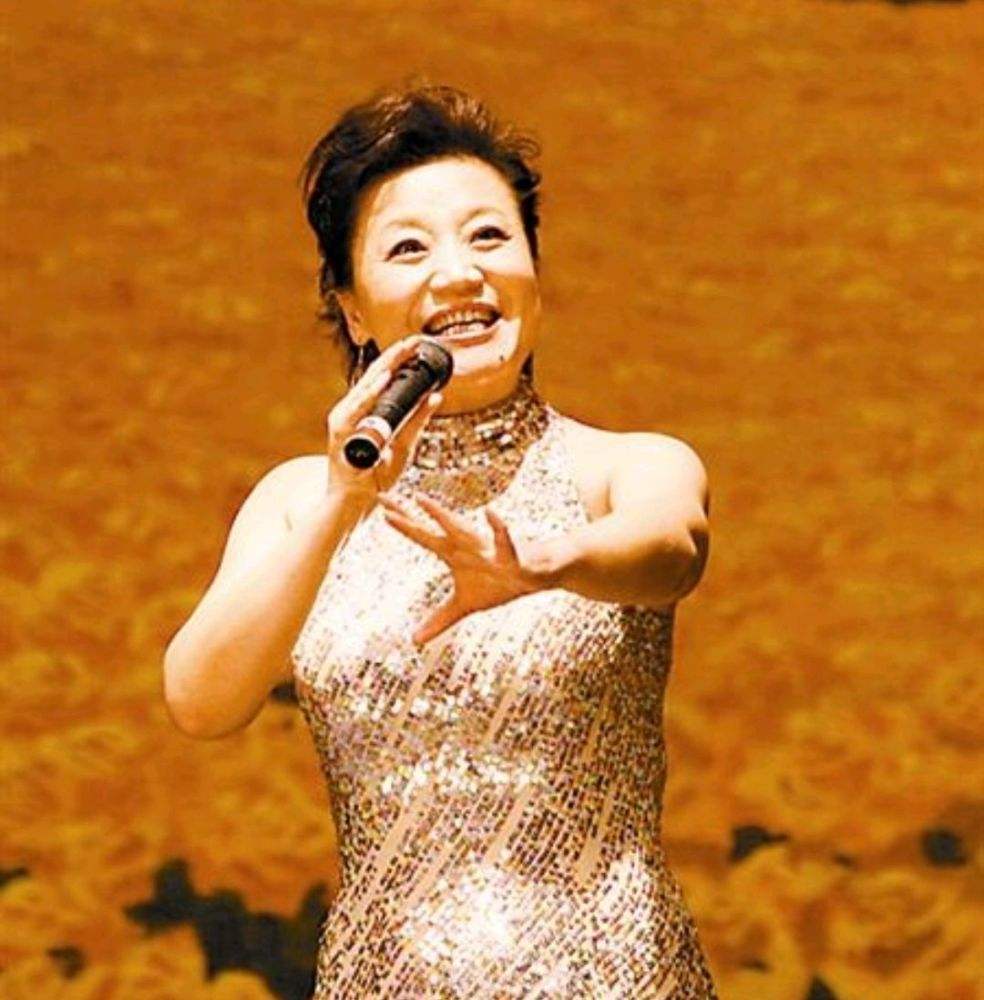 小香玉简历及个人资料（三婚两离，四十岁才当妈） 第13张