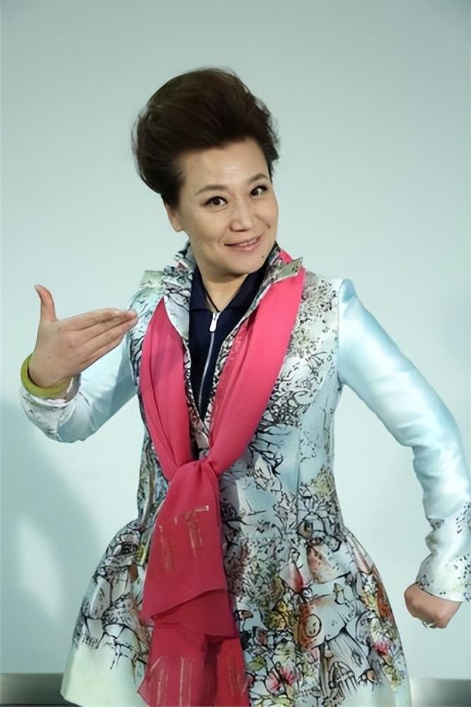 小香玉简历及个人资料（三婚两离，四十岁才当妈） 第9张