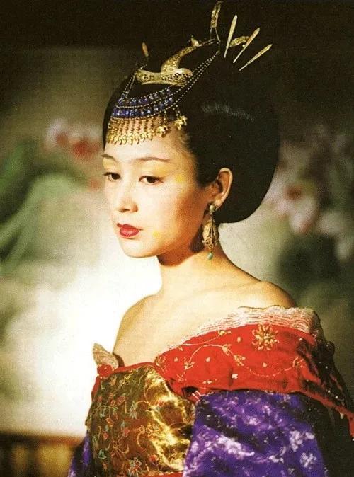 陈红个人资料（“内地第一美女”：28岁嫁给名导） 第13张
