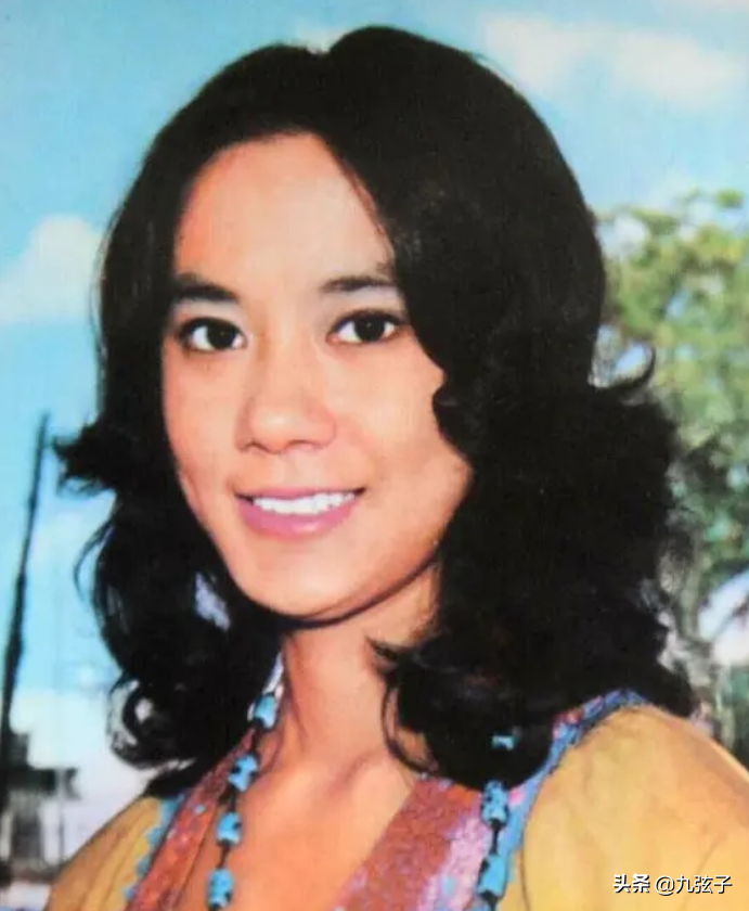 不畏惧市井流言，不为名声所累的痴情女子，苗可秀活得与众不同 第7张