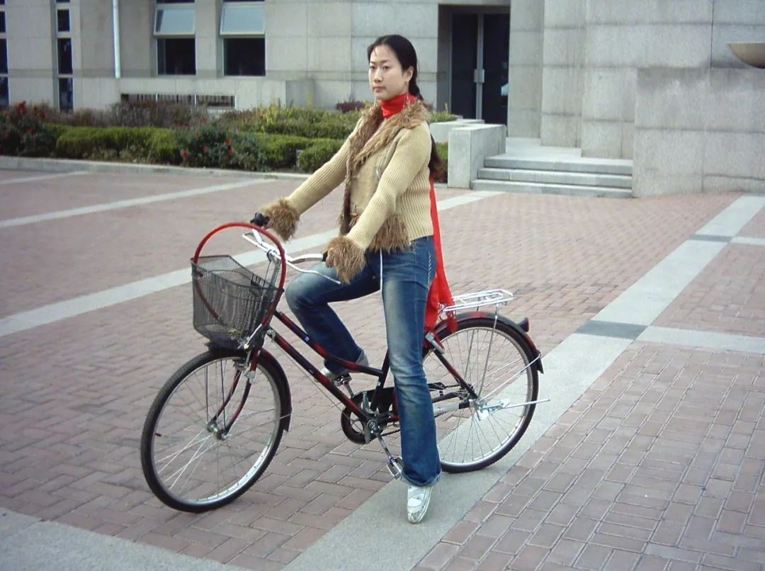 芙蓉姐姐怎么火的？从扮丑博出位，成亿万富婆 第9张