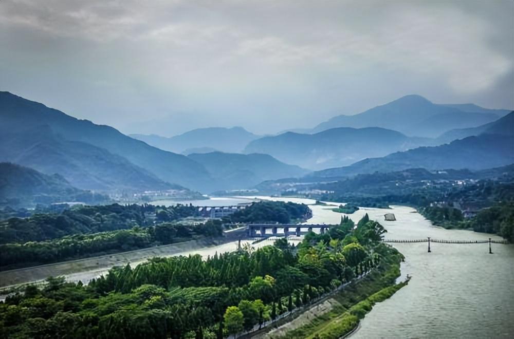 成都周边自驾游去哪里好玩（成都好玩必去的十大景点） 第1张