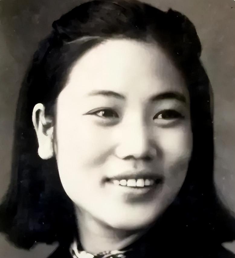 小香玉简历及个人资料（三婚两离，四十岁才当妈） 第3张