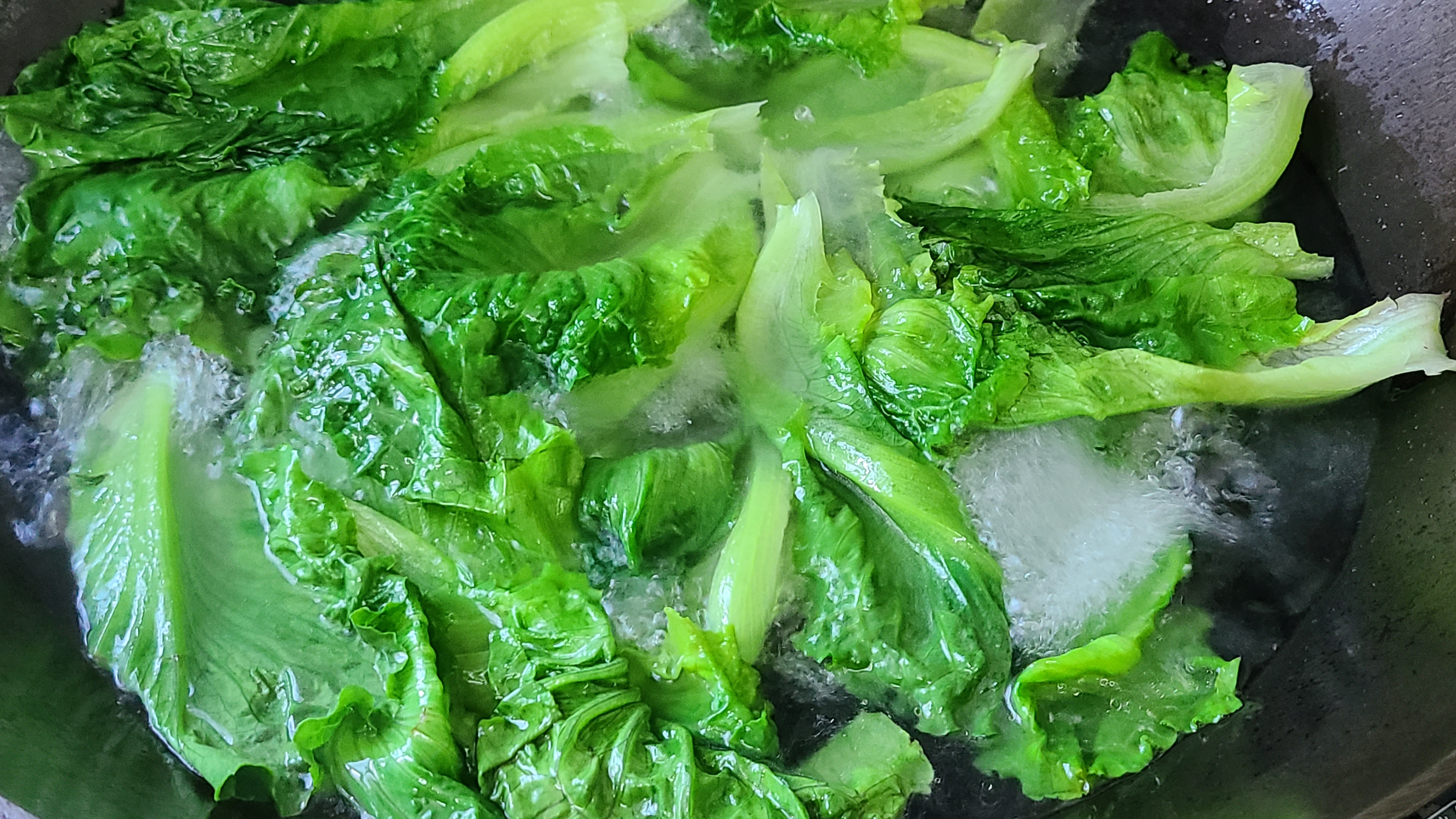 爱吃生菜试试这样做，做法简单味道浓，很好吃的一道家常菜 第11张