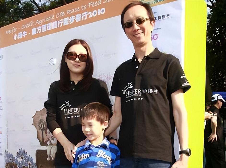 伏明霞个人资料（伏明霞：称嫁给爱情只是老公恰好有钱） 第19张
