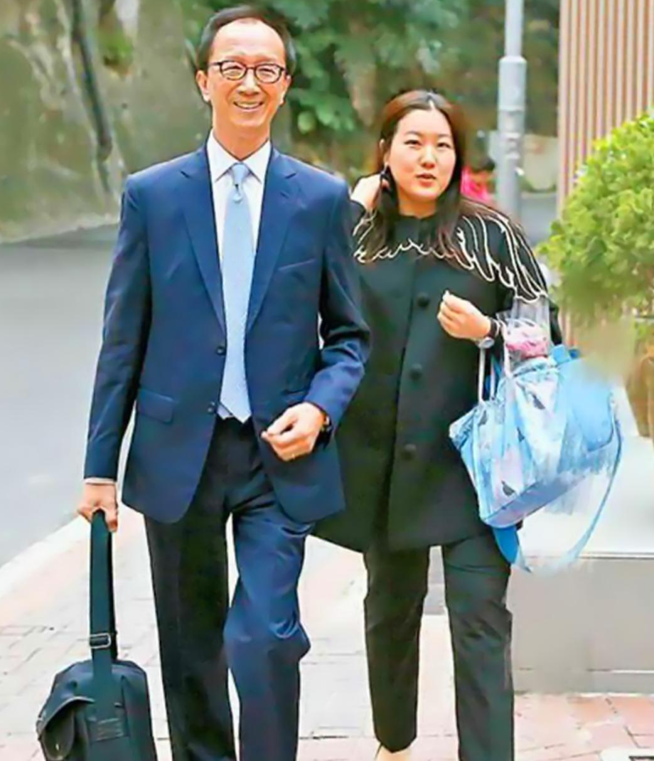 伏明霞个人资料（伏明霞：称嫁给爱情只是老公恰好有钱） 第23张