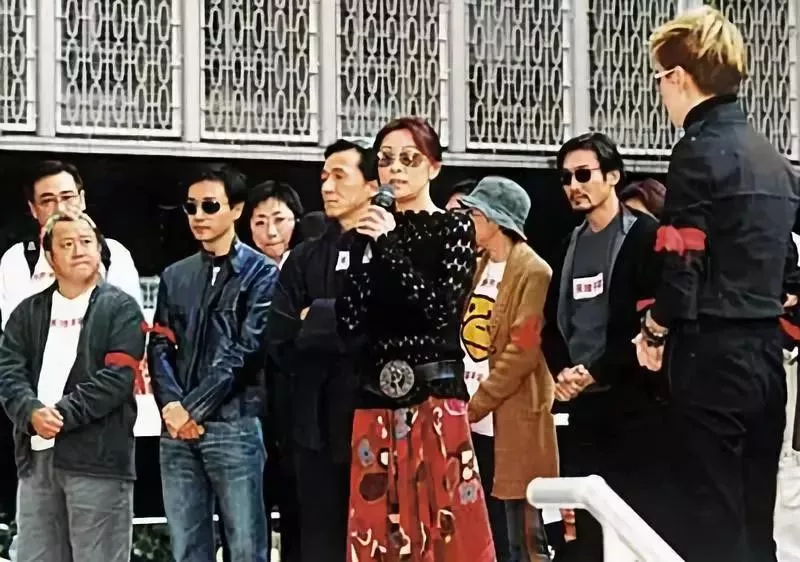 1990年,刘嘉玲被曾志伟喊去打麻将,3小时后衣衫不整回到小区门口 第5张