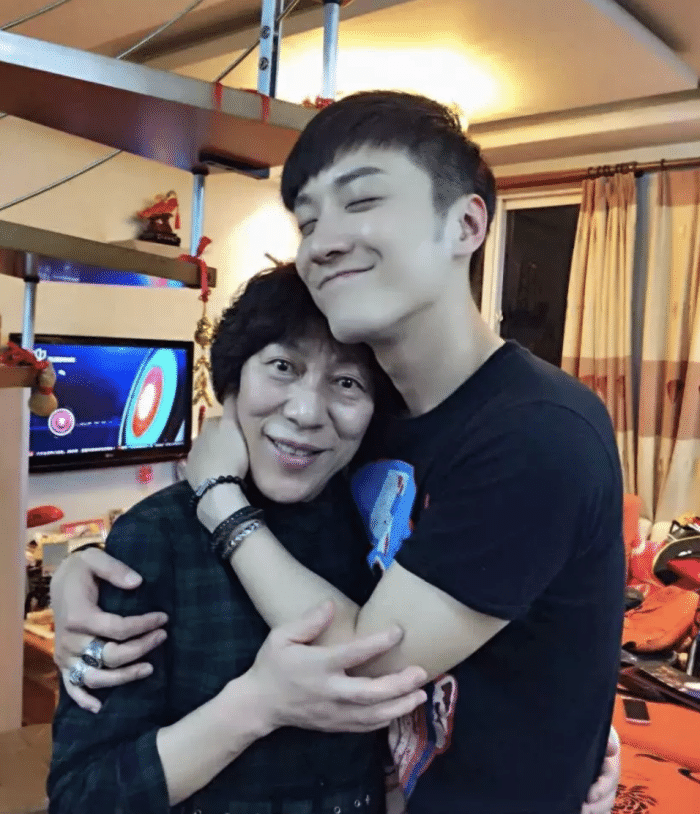 陈乔恩连续6年悼念乔任梁（陈乔恩晒粉色天空照） 第25张