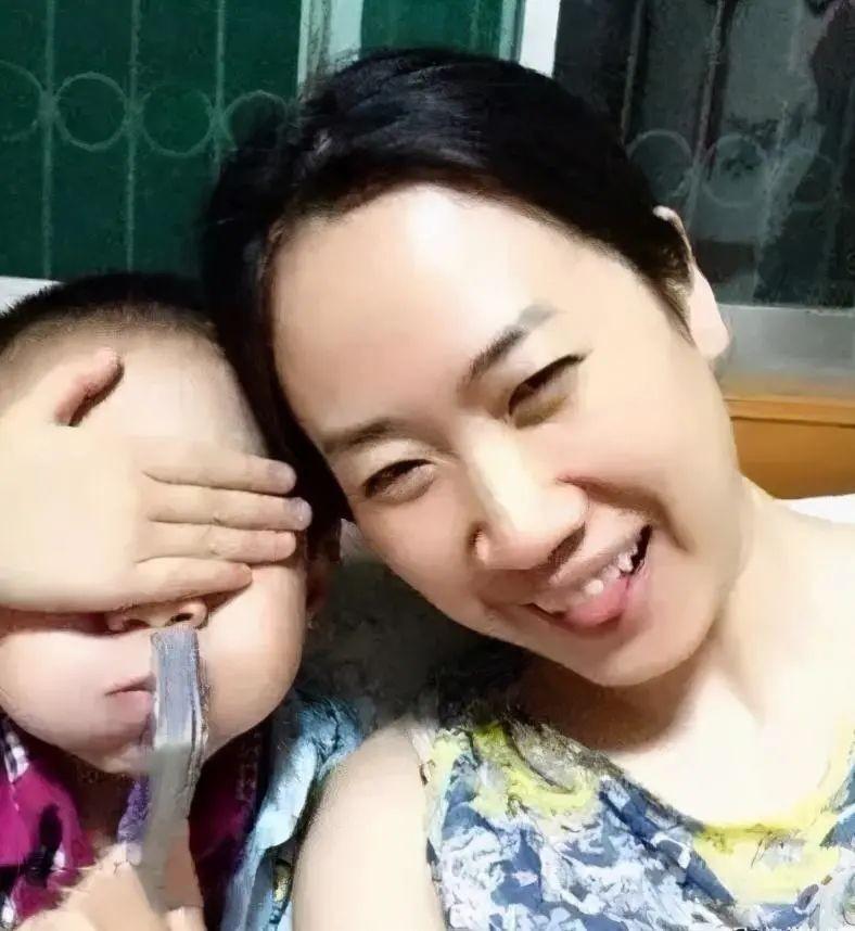 芙蓉姐姐怎么火的？从扮丑博出位，成亿万富婆 第37张