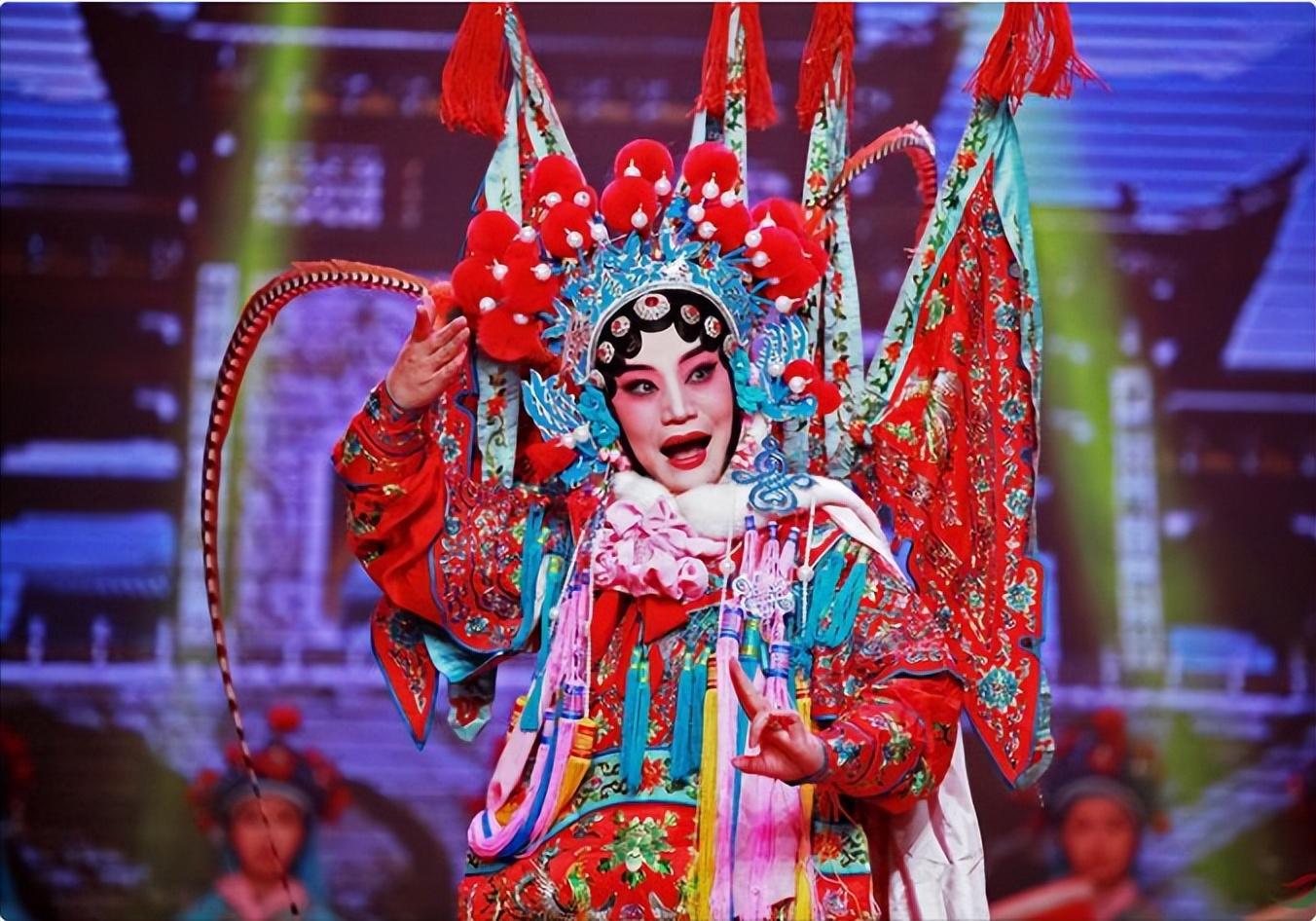 小香玉简历及个人资料（三婚两离，四十岁才当妈） 第5张